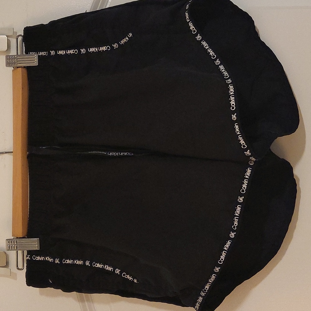 Calvin Klein 2n1 running shorts w pockets- like new